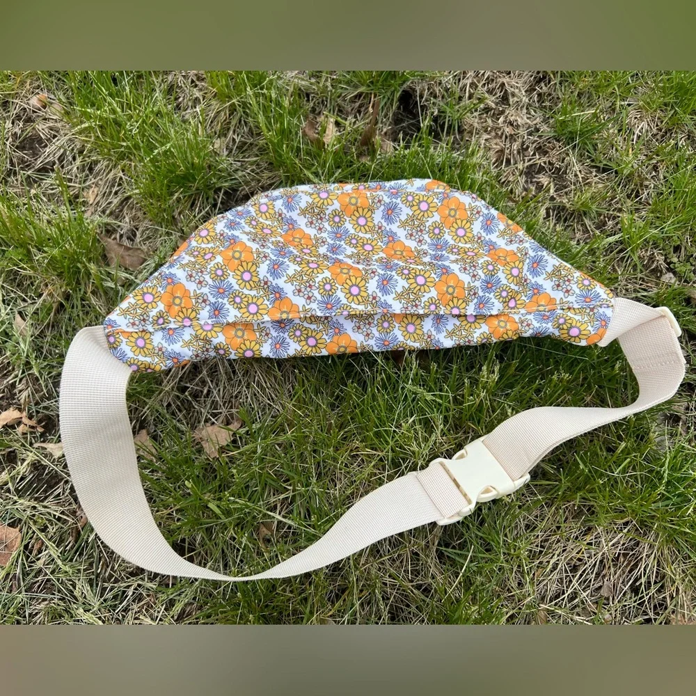 Chic Fanny Pack - Picture 3 of 6
